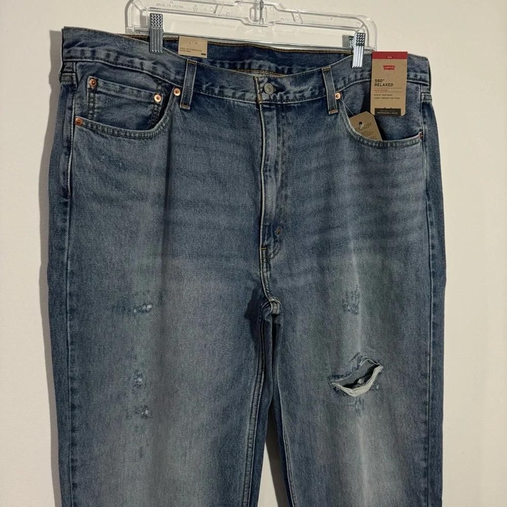 NWT Levi's Men's 550 Relaxed Fit Jeans‎ Distressed 42 x 34 Minimalist Preppy